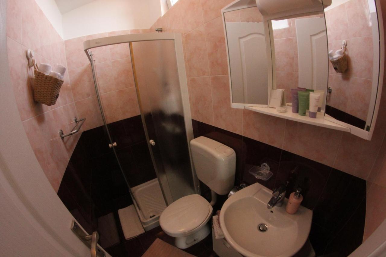 Room And Apartment Doris Lovrecica  Ngoại thất bức ảnh