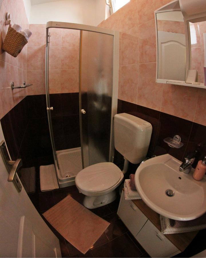 Room And Apartment Doris Lovrecica  Ngoại thất bức ảnh